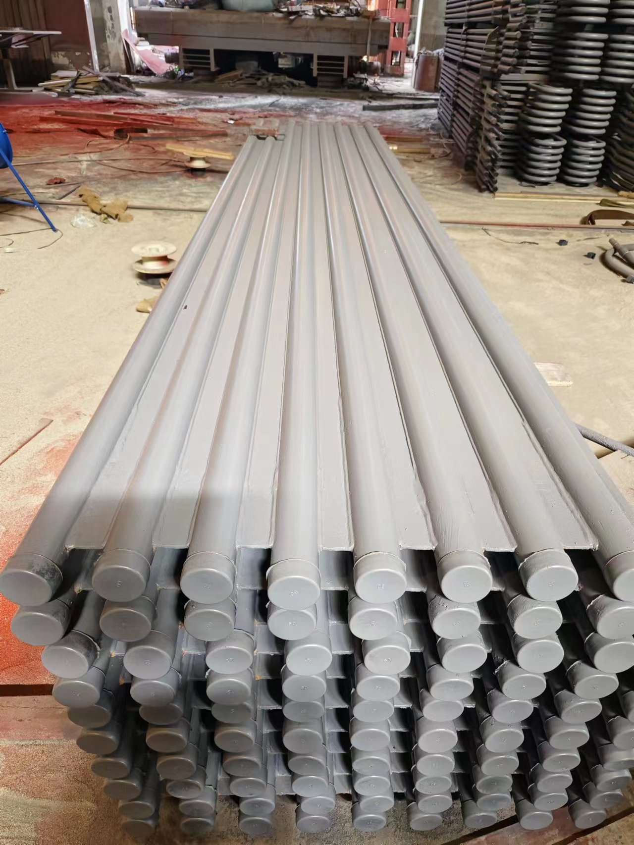 φ60.3×7.5\SA-210C 水冷壁帶鰭片內(nèi)螺紋管，帶鰭片。2）附質(zhì)量證明書，3）品牌：武鍋、東鍋、哈鍋選其一