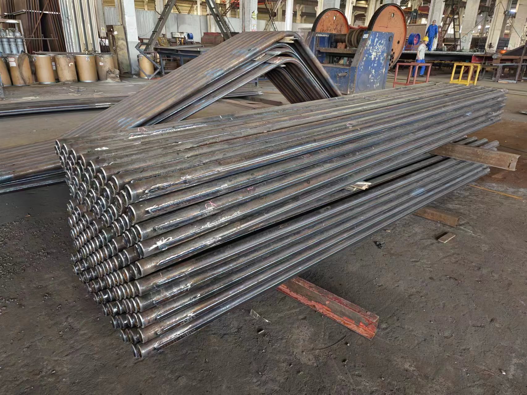 φ60.3×7.5\SA-210C 水冷壁帶鰭片內(nèi)螺紋管，帶鰭片。2）附質(zhì)量證明書，3）品牌：武鍋、東鍋、哈鍋選其一