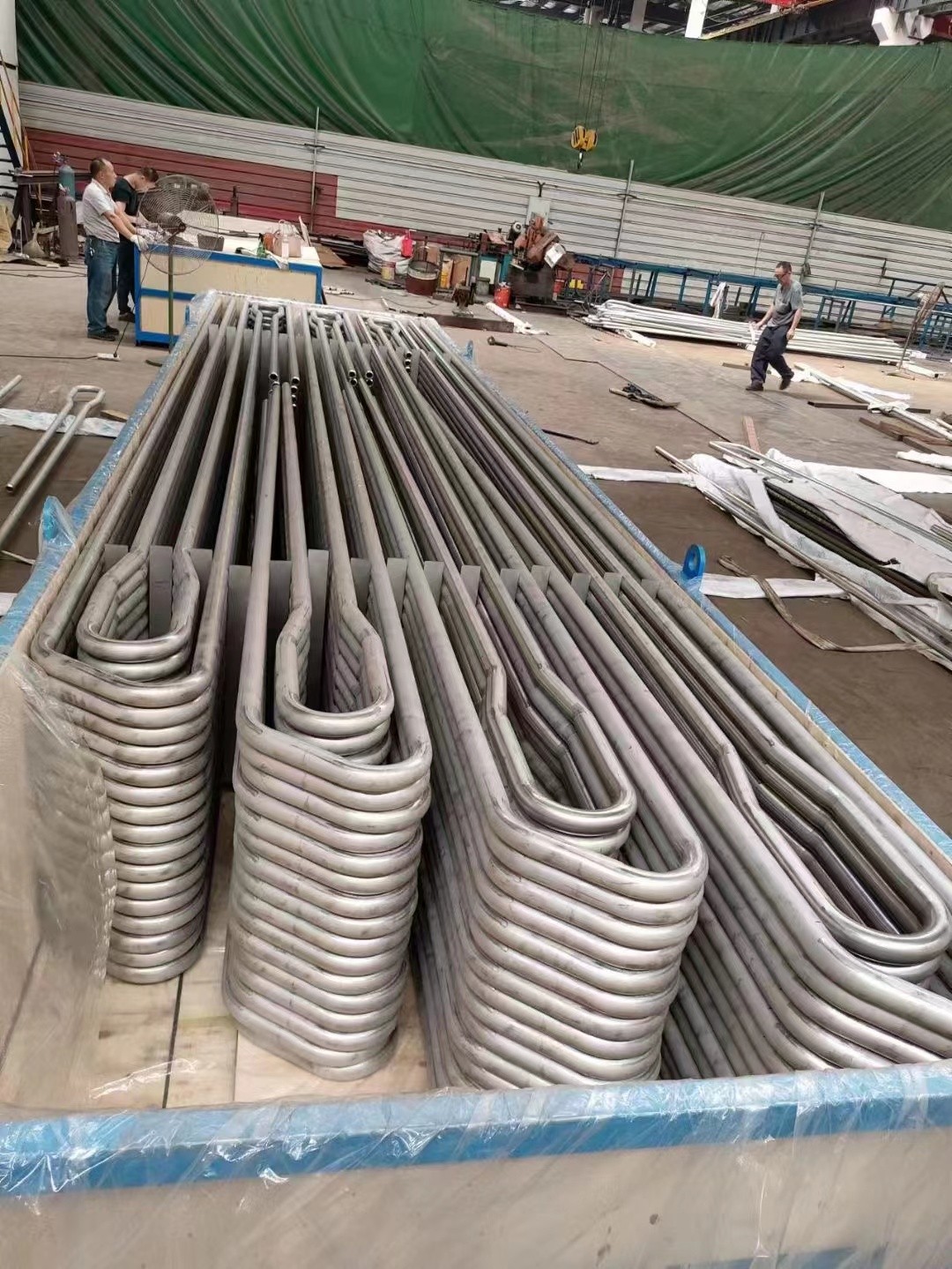 Φ38.1×7.5 SA-213T2 每件9根水冷壁管一排，長12米，管節(jié)距50.8mm,鰭片連接，鰭片為膜式扁鋼厚δ6.4㎜，材料為15CrMo，采用雙面坡口焊接型式