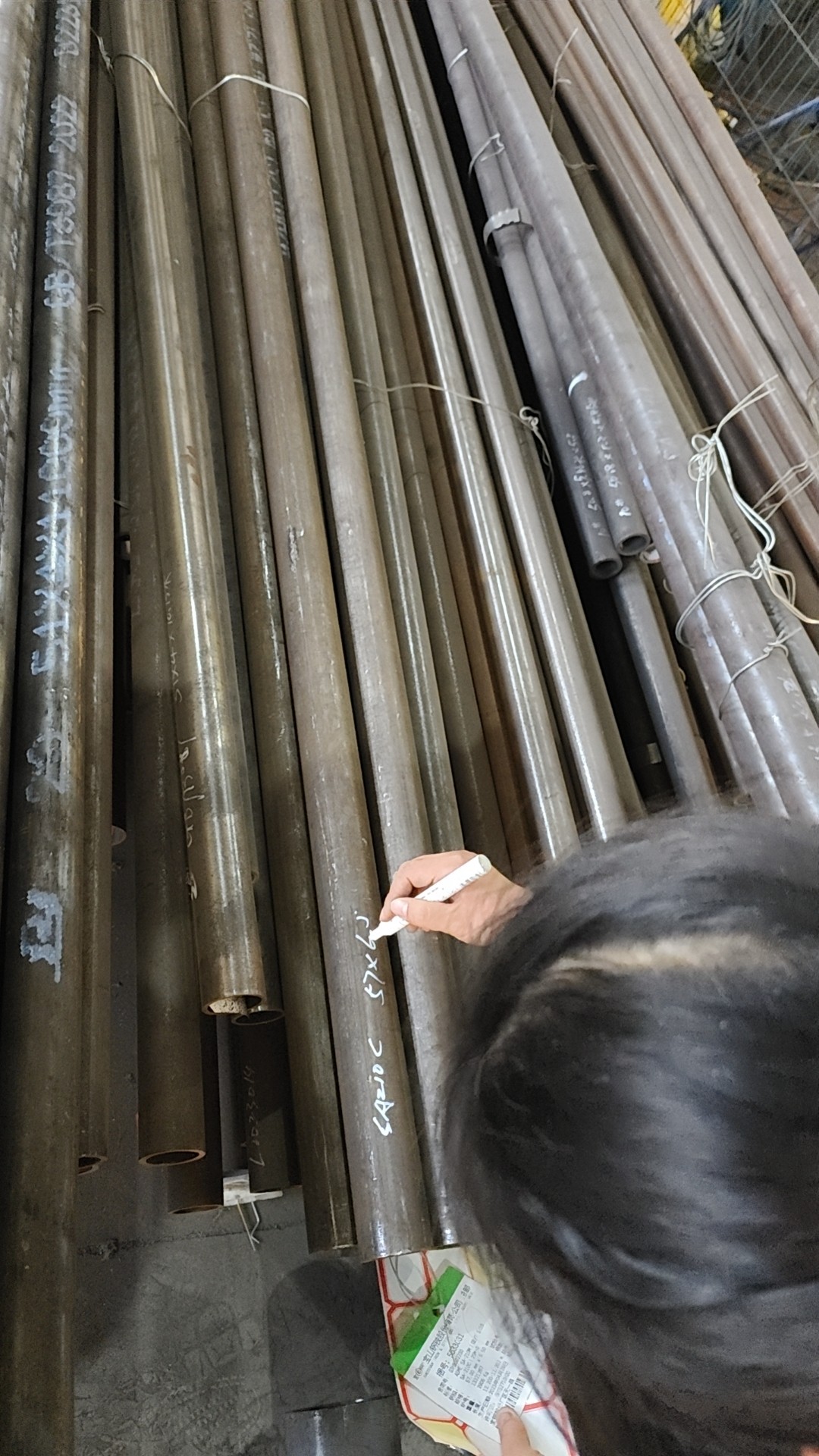 管排長度為6米，每件管排由10根管子組成，管子中心距為54mm，鰭片厚度為6.4mm