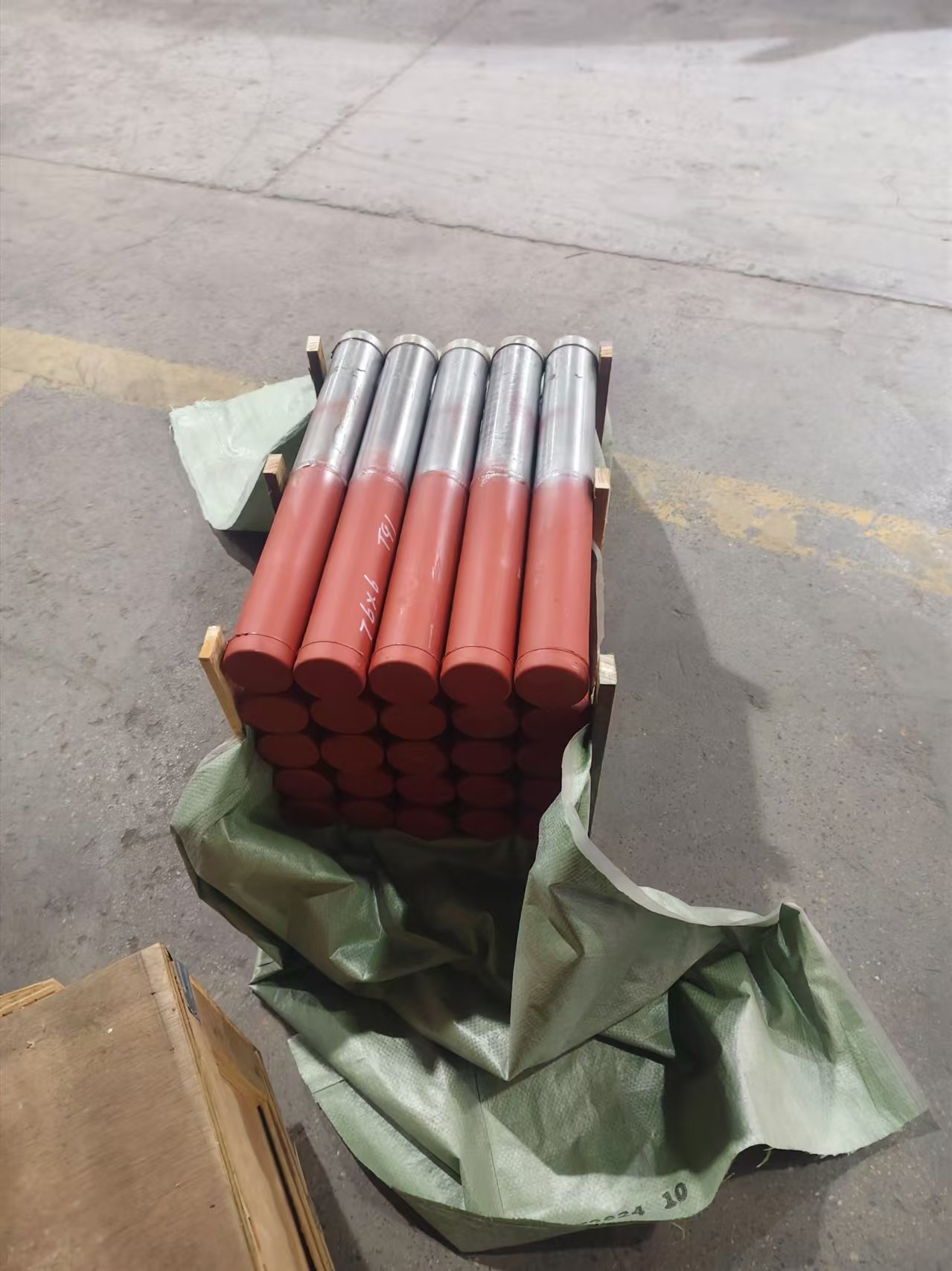 規(guī)格：ф76×6，長度600mm，材質：SA-213TP347HFG/SA-213T91,兩種材質各300mm